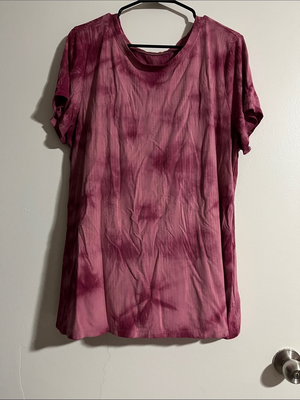 torrid Mauve Tie-Dye Ribbed Short Sleeve Tee - Picture 1 of 4